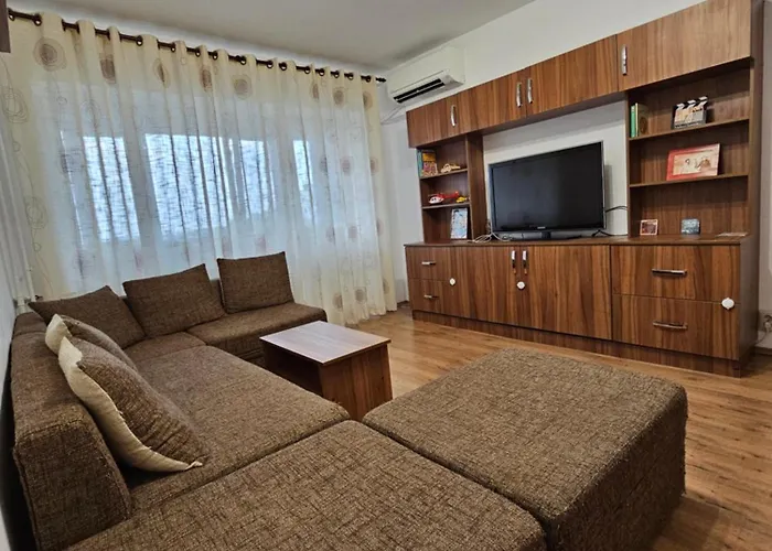Cosy Apartment Close To City Center With Parking Lot