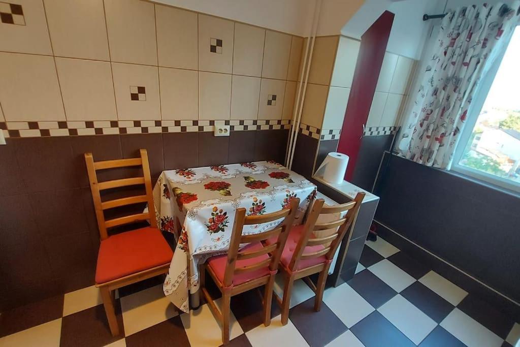 Cosy Close To Center With Parking Lot Appartamento Bucarest