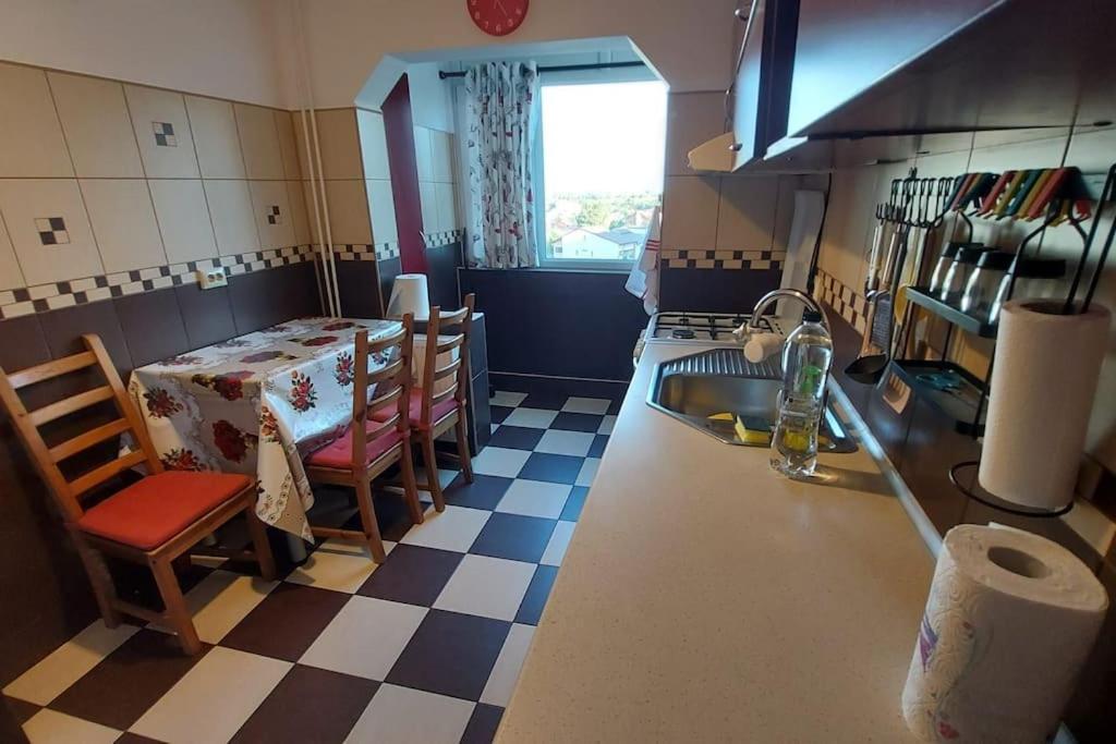 Appartamento Cosy Close To Center With Parking Lot Bucarest