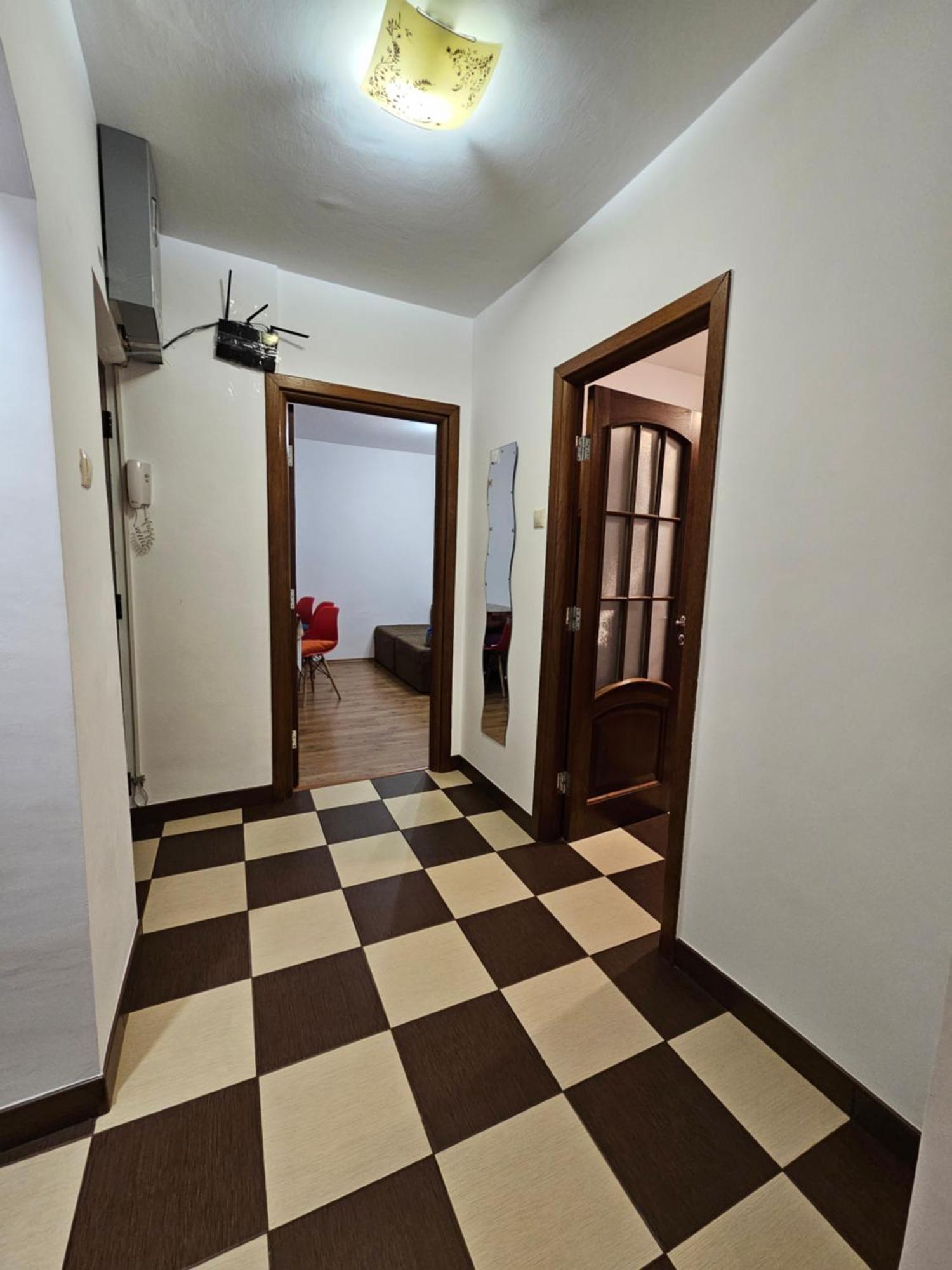 Cosy Close To Center With Parking Lot Bucarest