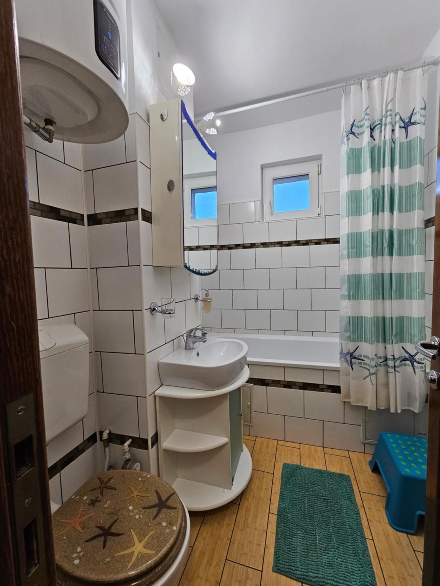 Cosy Close To Center With Parking Lot Bucarest